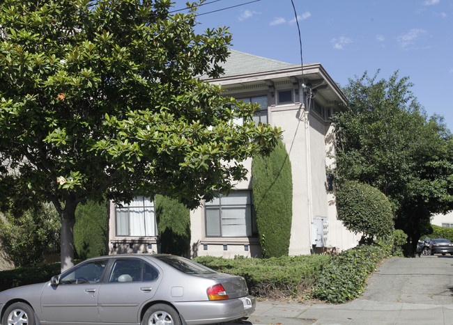 157 Montecito Ave in Oakland, CA - Foto de edificio - Building Photo