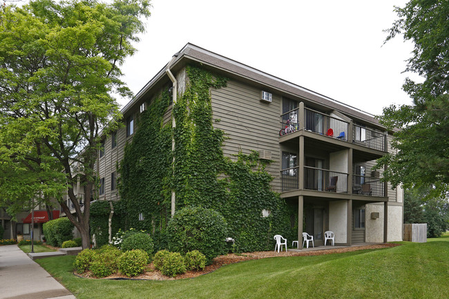 Southwood in Bloomington, MN - Building Photo - Building Photo