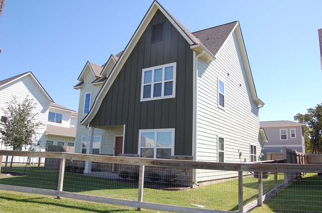 3102 Green St in Bryan, TX - Building Photo - Building Photo