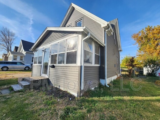 property at 1806 M St SW