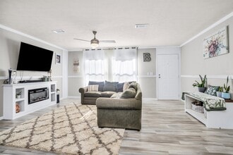 595 County Rd 2218 in Cleveland, TX - Building Photo - Building Photo