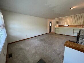 2102 Pond St in Urbana, IL - Foto de edificio - Building Photo