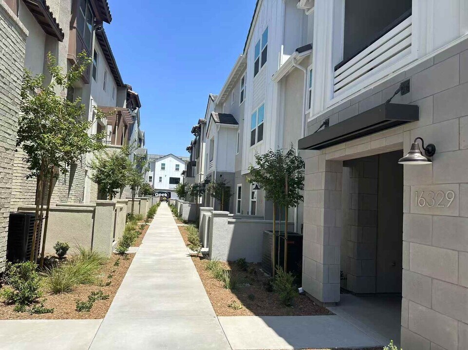 16329 Sandpiper Ave in Chino, CA - Building Photo