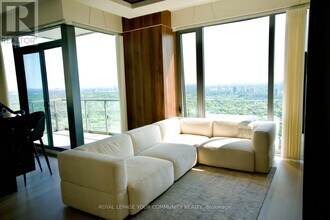 8 Cumberland St in Toronto, ON - Building Photo - Building Photo