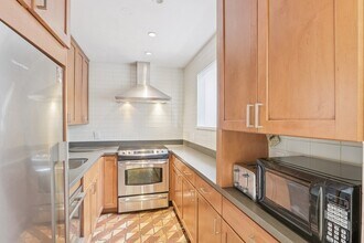 583 Massachusetts Ave in Boston, MA - Building Photo - Building Photo