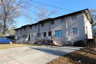 514 Clover Dr in Buford, GA - Building Photo