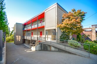 Waytcliff Apartments - Experience Capitol in Seattle, WA - Building Photo - Building Photo