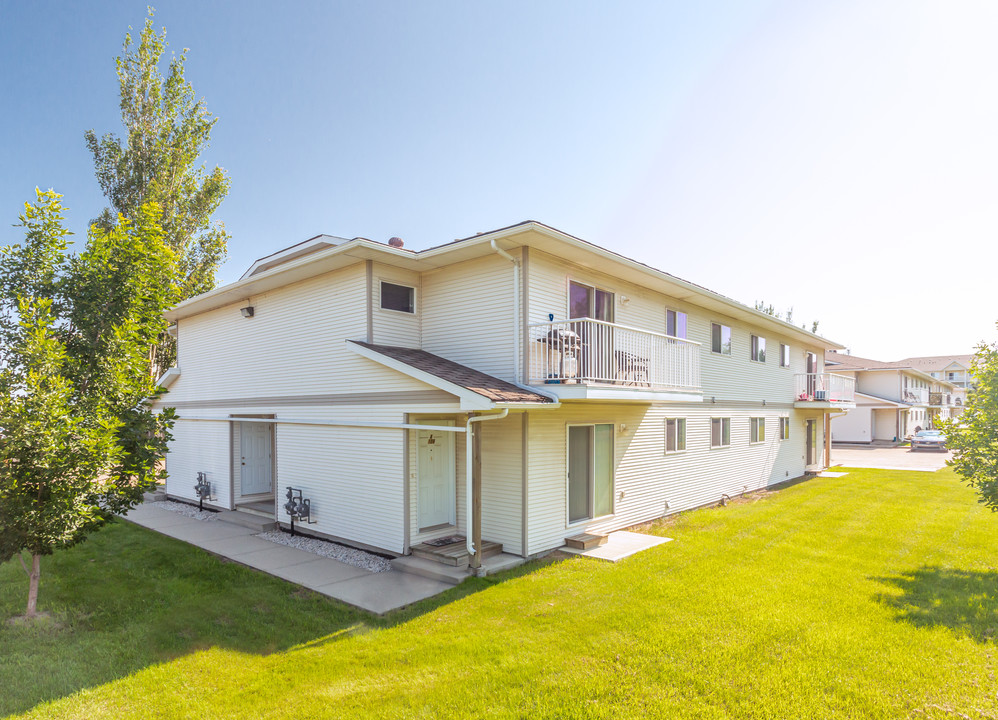 Westpark Estates Apartments in Fort Saskatchewan, AB - Building Photo