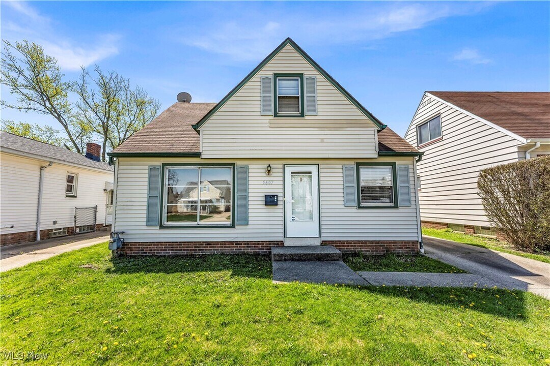 5607 Allanwood Dr in Cleveland, OH - Building Photo