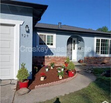 929 Jensen Cir in Pittsburg, CA - Building Photo