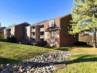 702 Quince Orchard Blvd, Unit 201 in Gaithersburg, MD - Building Photo - Building Photo