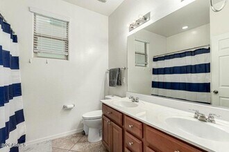 2981 E Nighthawk Wy in Phoenix, AZ - Foto de edificio - Building Photo