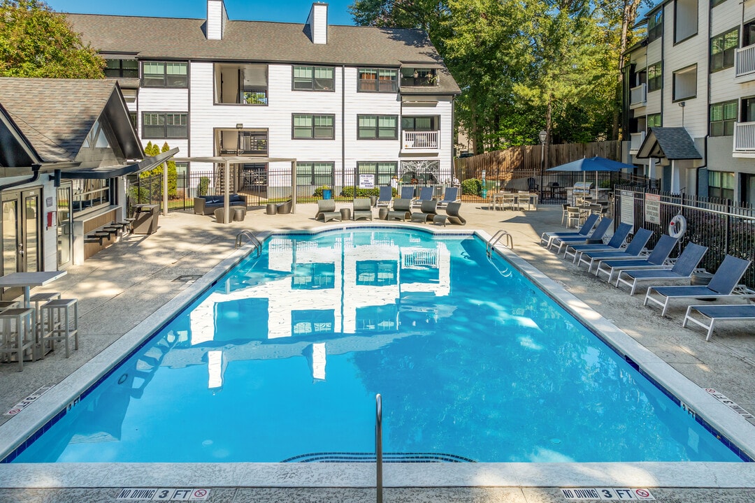 Morningside Courts in Atlanta, GA - Foto de edificio