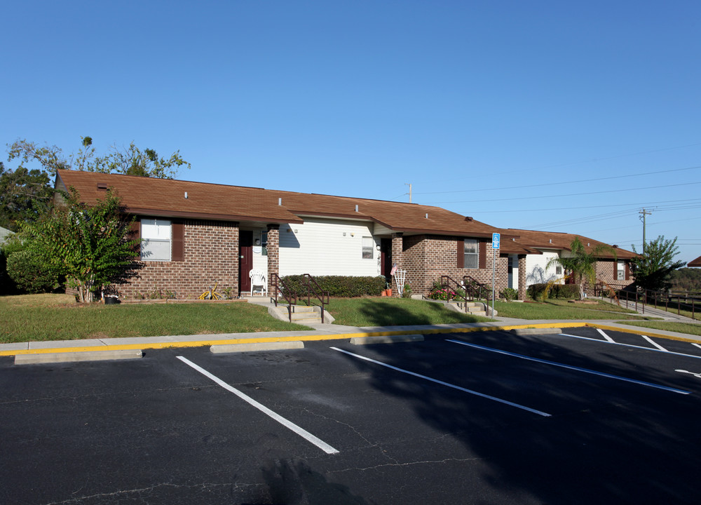 Sierra Village in Tavares, FL - Building Photo