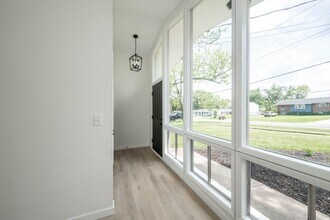 784 W Kemper Rd in Cincinnati, OH - Building Photo - Building Photo