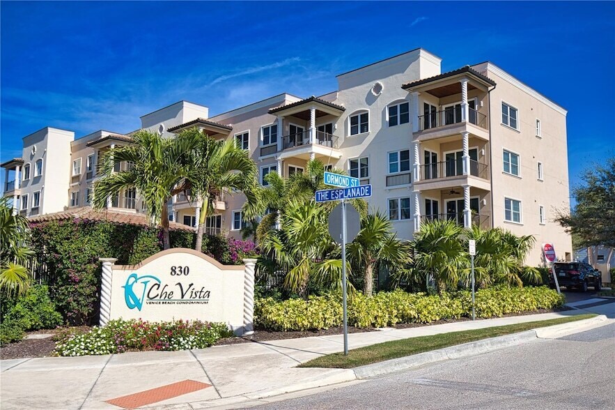 830 The Esplanade N, Unit 201 in Venice, FL - Building Photo