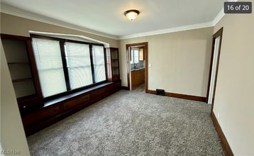 825 Helmsdale Rd, Unit Upper in Cleveland Heights, OH - Building Photo - Building Photo