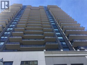 155 Caroline St S in Waterloo, ON - Building Photo - Building Photo