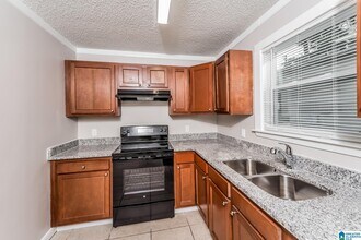 2541 Goldmar Dr in Irondale, AL - Foto de edificio - Building Photo