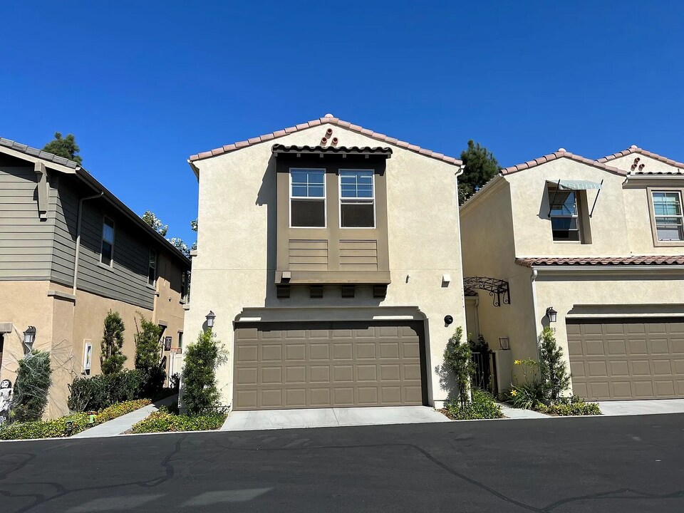1286 Via Fanal in Oceanside, CA - Building Photo