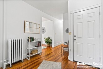 7 Washburn Ter, Unit 1 in Brookline, MA - Building Photo - Building Photo