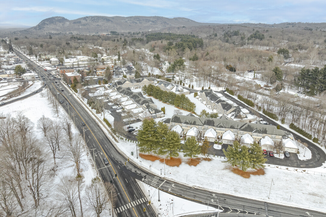 Whitney Park at Mt. Carmel in Hamden, CT - Building Photo