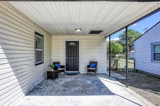 2210 N Fernwood Dr in Savannah, GA - Building Photo - Building Photo