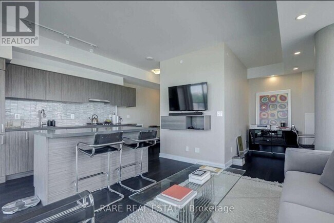 501 St Clair Ave W in Toronto, ON - Building Photo - Building Photo