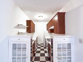 Calhoun Beach Apartments in Minneapolis, MN - Building Photo - Interior Photo