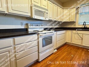 2402 Bluffcrest Ln in Cincinnati, OH - Building Photo - Building Photo