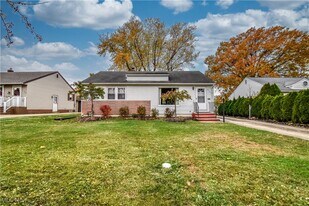 5134 Harmony Ln in Willoughby, OH - Building Photo