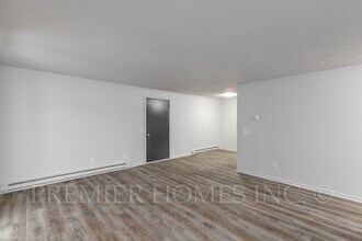 835 Constitution Ave in Louisville, OH - Building Photo - Building Photo