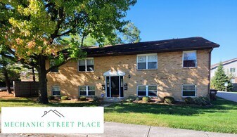 130 N Mechanic St, Unit Apt A in Xenia, OH - Building Photo