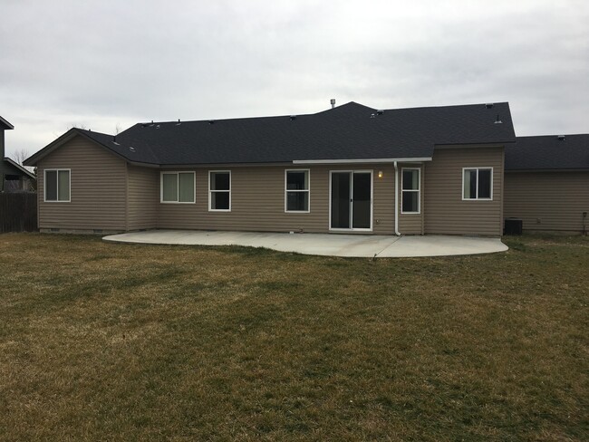 5249 N Sun Shimmer Way in Meridian, ID - Foto de edificio - Building Photo