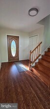7316 Outhaul Ln in Burke, VA - Building Photo - Building Photo