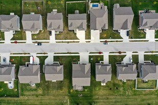 6124 Farlin Dr in Whitestown, IN - Building Photo