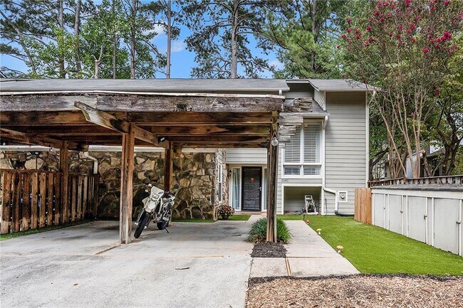 2080 Clairmeade Valley Rd NE in Atlanta, GA - Building Photo - Building Photo