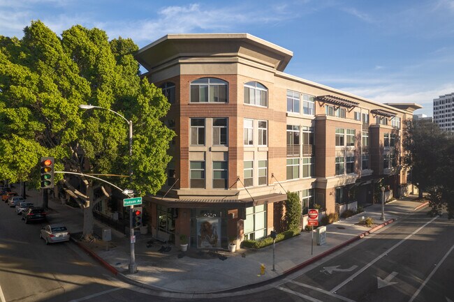Prado on Lake Avenue in Pasadena, CA - Foto de edificio - Building Photo