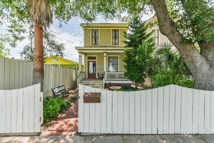 1402 26th St in Galveston, TX - Building Photo
