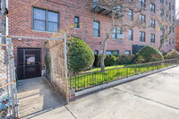 1040 Neilson St in Far Rockaway, NY - Building Photo - Building Photo