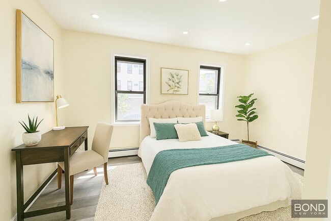 261 Manhattan Ave in Brooklyn, NY - Building Photo - Building Photo