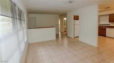 232 Cicero St NW in Port Charlotte, FL - Foto de edificio - Building Photo