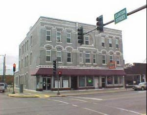 300 W Main St in Ottawa, IL - Foto de edificio