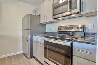 240 Harmon Ave in Panama City, FL - Building Photo - Building Photo