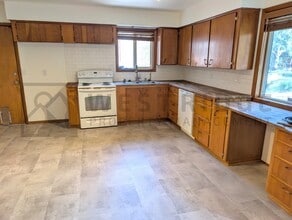 9626 N Seneca St in Portland, OR - Building Photo - Building Photo