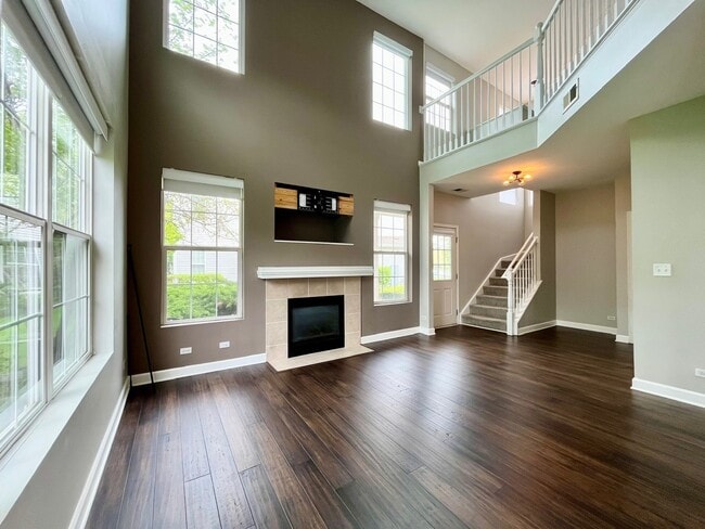 1919 Golden Gate Ln in Naperville, IL - Building Photo - Building Photo