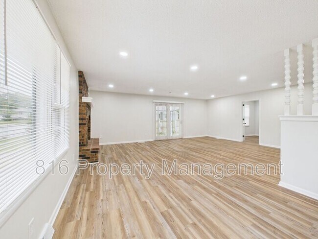 8215 Ruskin Way in Kansas City, MO - Building Photo - Building Photo