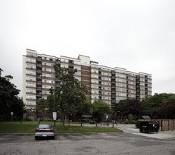 Blake-Boultbee Apartments in Toronto, ON - Building Photo - Building Photo
