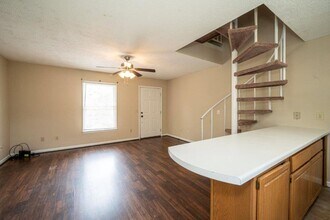 528 Genelda Ave in Auburn, AL - Foto de edificio - Building Photo