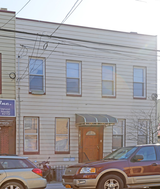 6517 Forest Ave in Ridgewood, NY - Building Photo - Building Photo